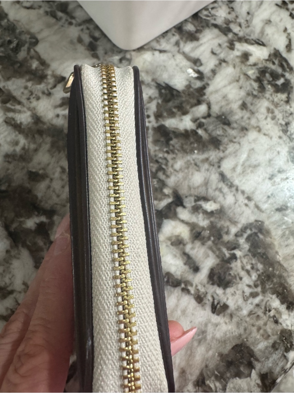 Coach Signature Zip Card Case in Tan and Chalk - Picture 5 of 11